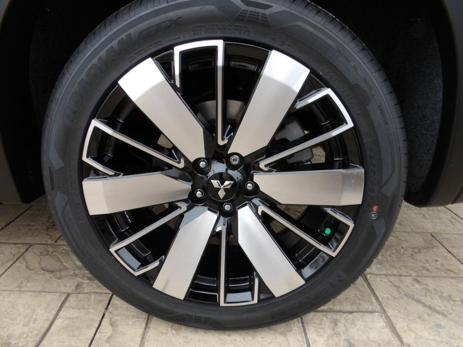 New 2026 Mitsubishi Outlander SE AWD/4WD image 12