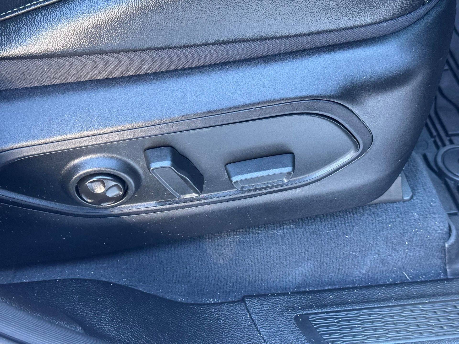 Used 2023 Jeep Grand Cherokee Limited image 14