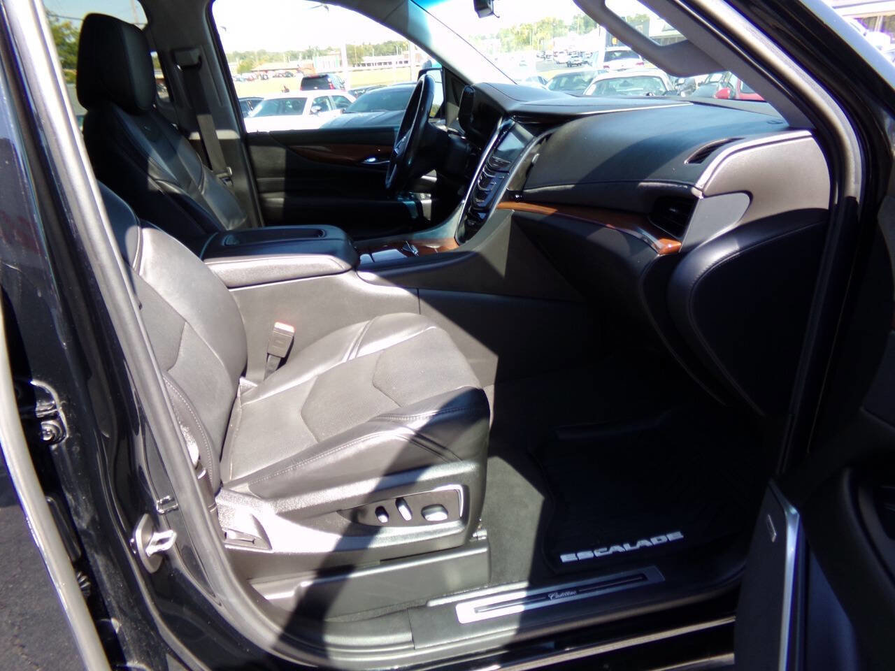 Used 2019 Cadillac Escalade Luxury image 33