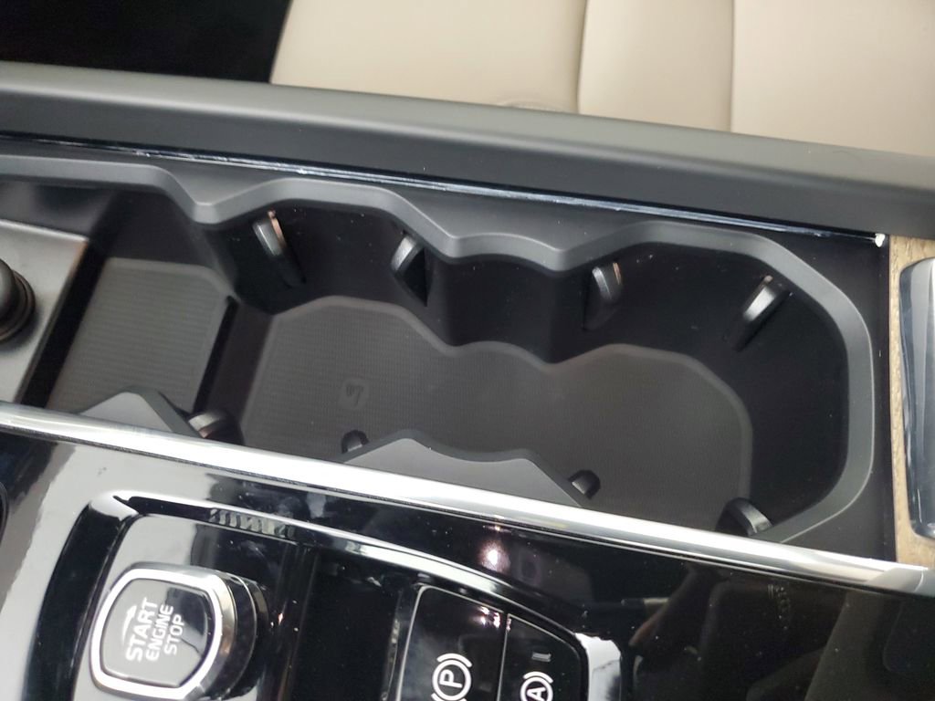 New 2026 Volvo XC60 T8 Plus w/ Protection Package Premier image 31