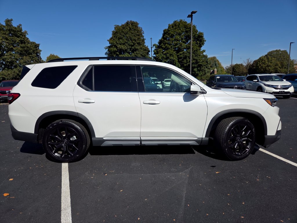 Certified 2025 Honda Pilot Touring image 27