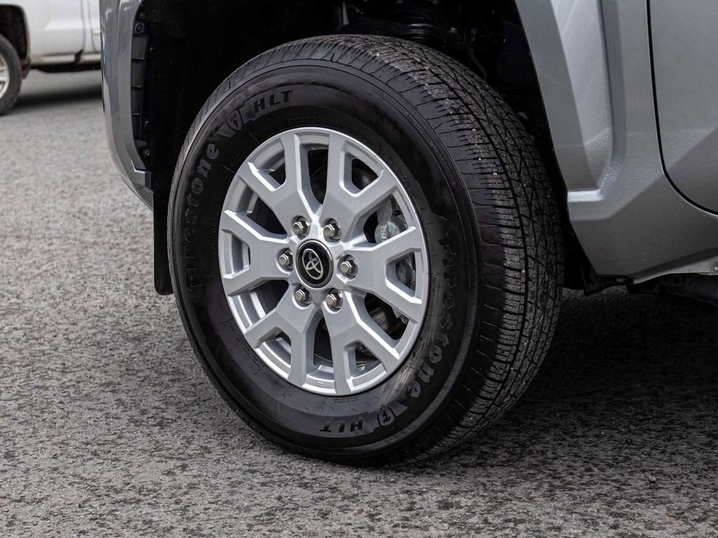 Used 2025 Toyota Tacoma SR5 AWD/4WD image 7