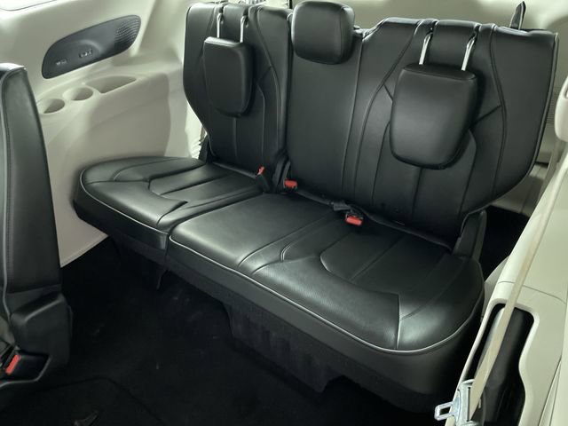 Used 2020 Chrysler Pacifica Limited w/ Advanced Safetytec Group image 37