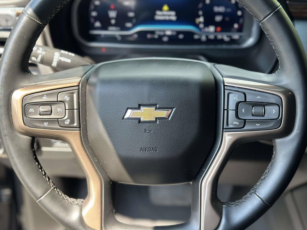 Used 2023 Chevrolet Suburban High Country AWD/4WD image 32