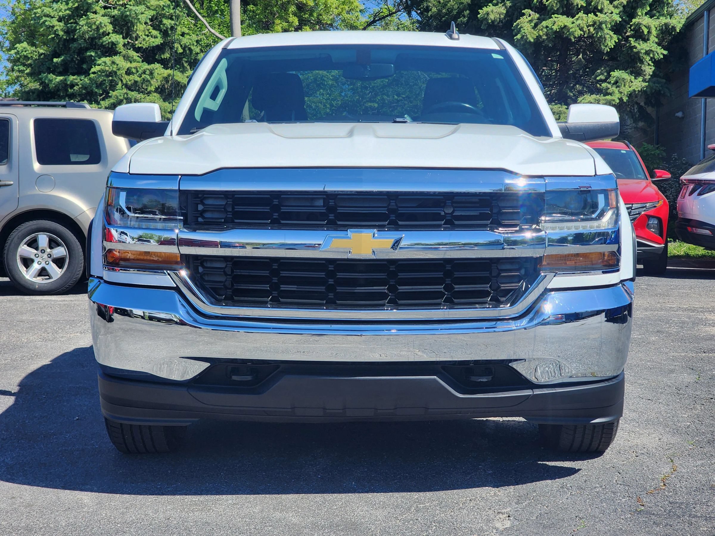 Used 2019 Chevrolet Silverado 1500 LT AWD/4WD image 2
