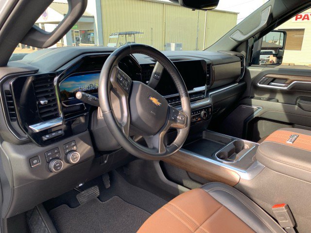 Used 2024 Chevrolet Silverado 2500 High Country w/ Technology Package AWD/4WD image 10