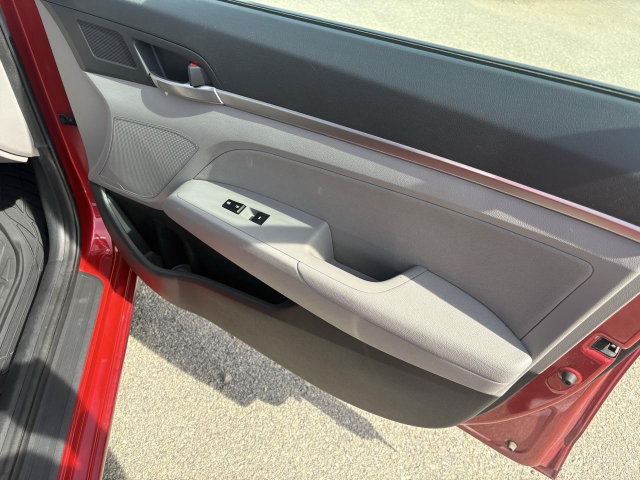 Used 2020 Hyundai Elantra SEL FWD image 35