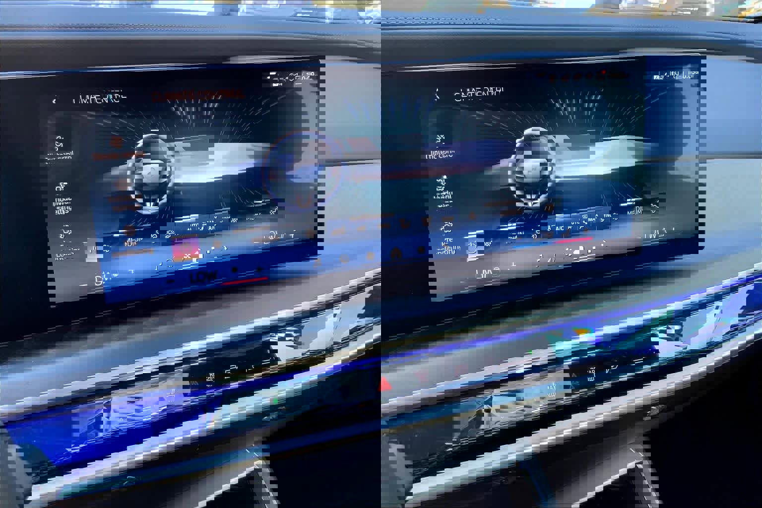 New 2025 BMW 760i xDrive w/ Luxury Rear Seating Package image 18