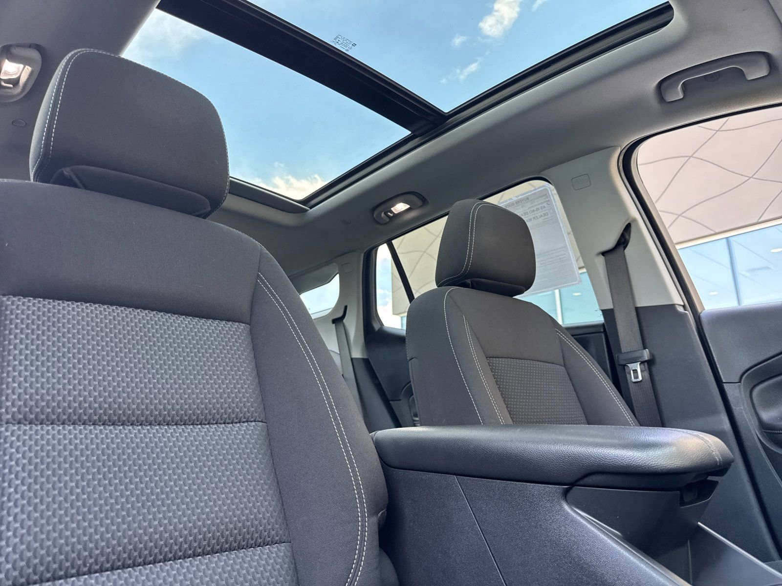 Used 2023 GMC Terrain SLE w/ Driver Convenience Package image 18