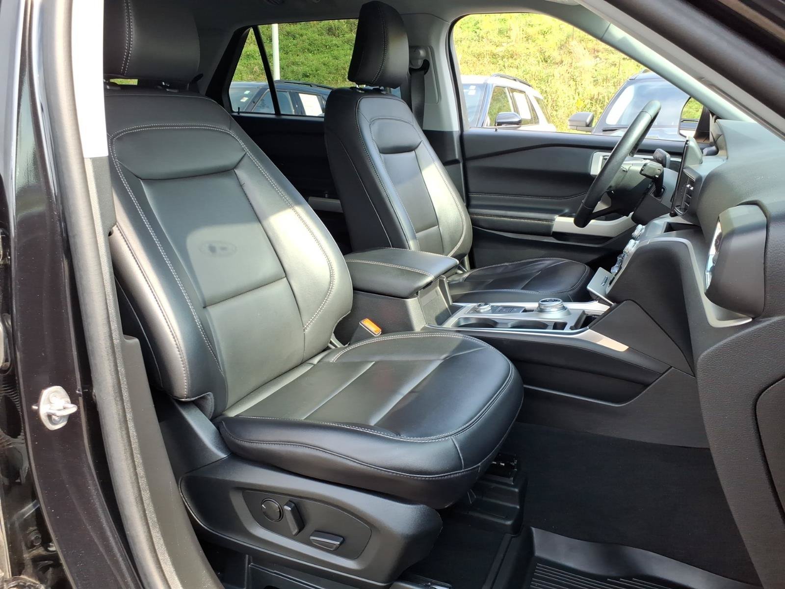 Used 2023 Ford Explorer XLT w/ Equipment Group 202A AWD/4WD image 8
