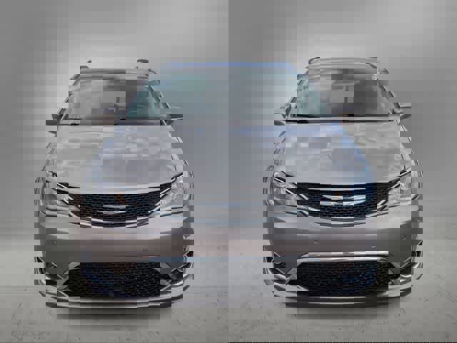 Used 2018 Chrysler Pacifica Touring-L Plus w/ Advanced Safetytec Group image 3