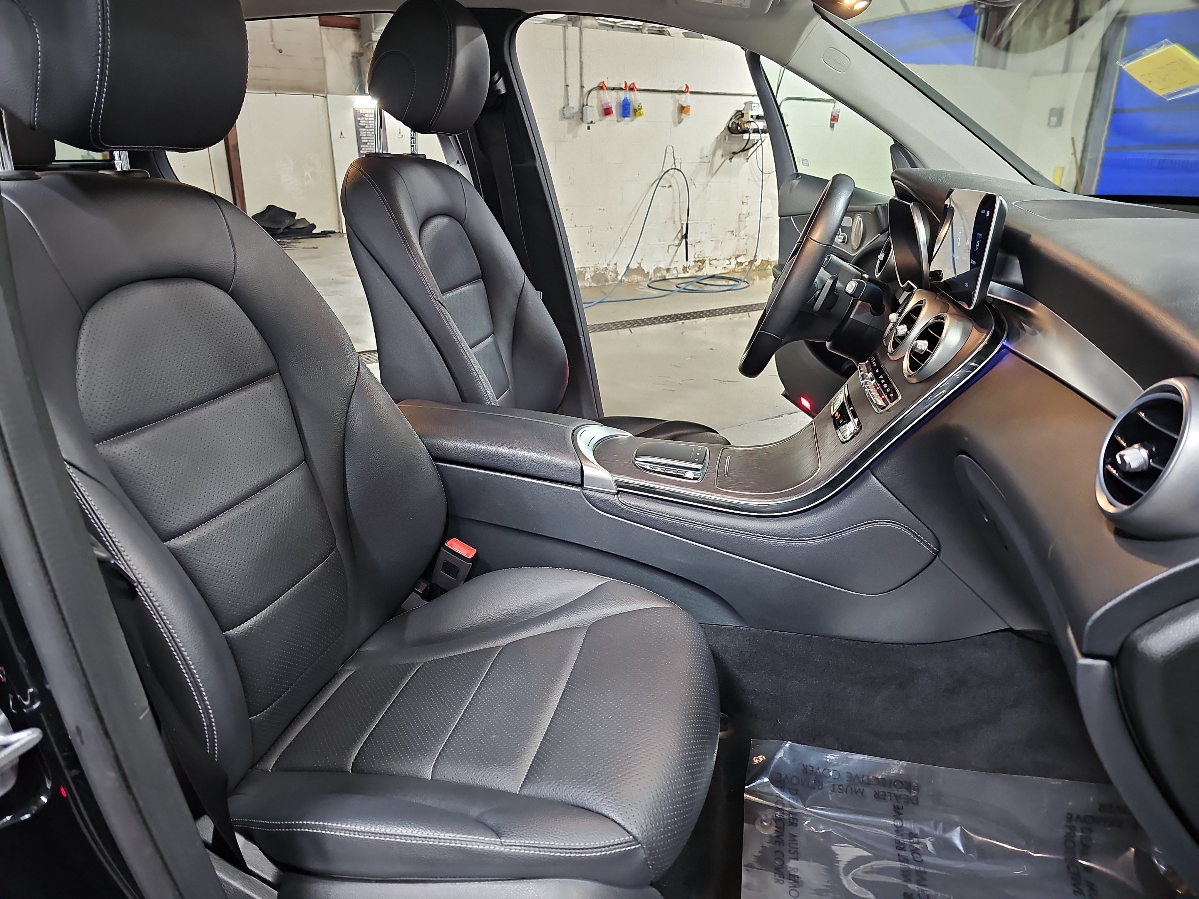 Used 2021 Mercedes-Benz GLC 300 4MATIC image 11