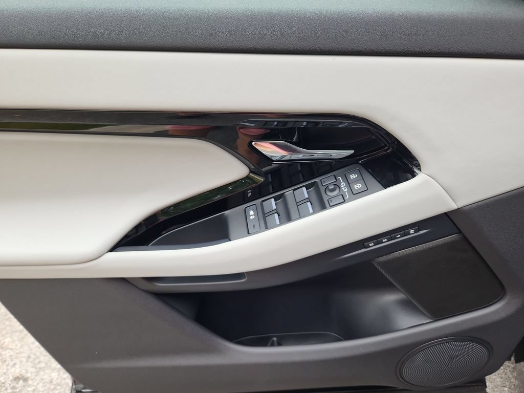New 2026 Land Rover Range Rover Evoque S AWD/4WD image 24