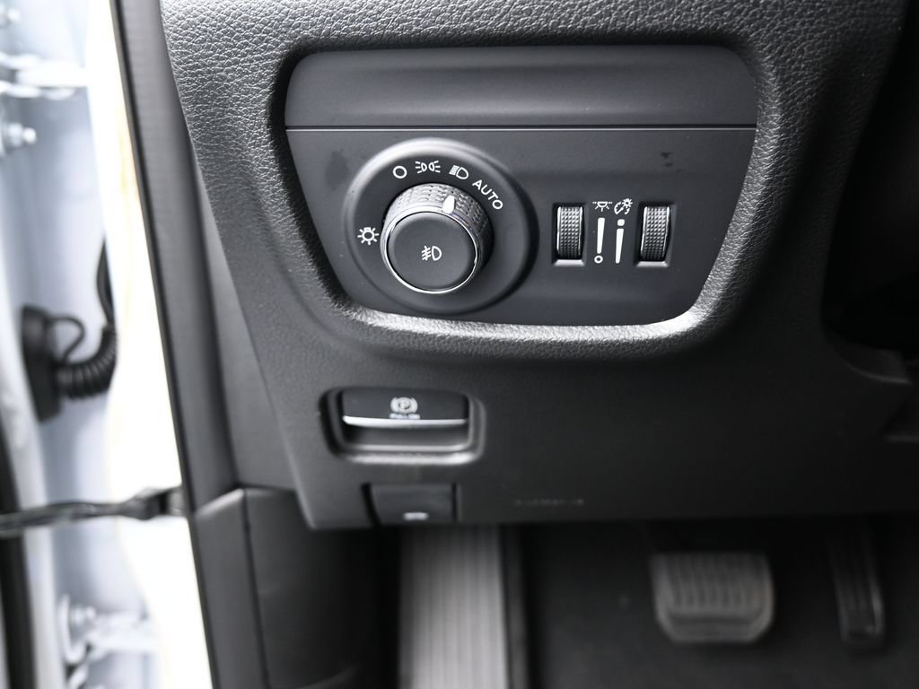 Used 2025 Jeep Grand Cherokee L Limited w/ Black Appearance Package AWD/4WD image 26