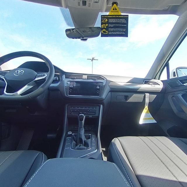 Used 2023 Volkswagen Tiguan SE w/ Panoramic Sunroof Package FWD image 28