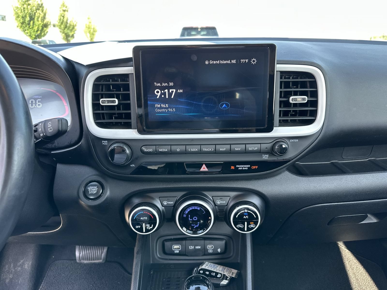 Used 2024 Hyundai Venue Limited FWD image 13