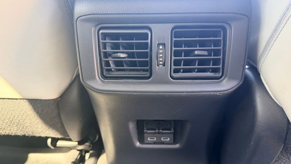 Used 2022 Toyota RAV4 XLE Premium image 18