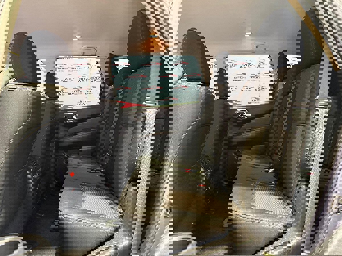 Used 2019 Nissan Pathfinder SV image 32