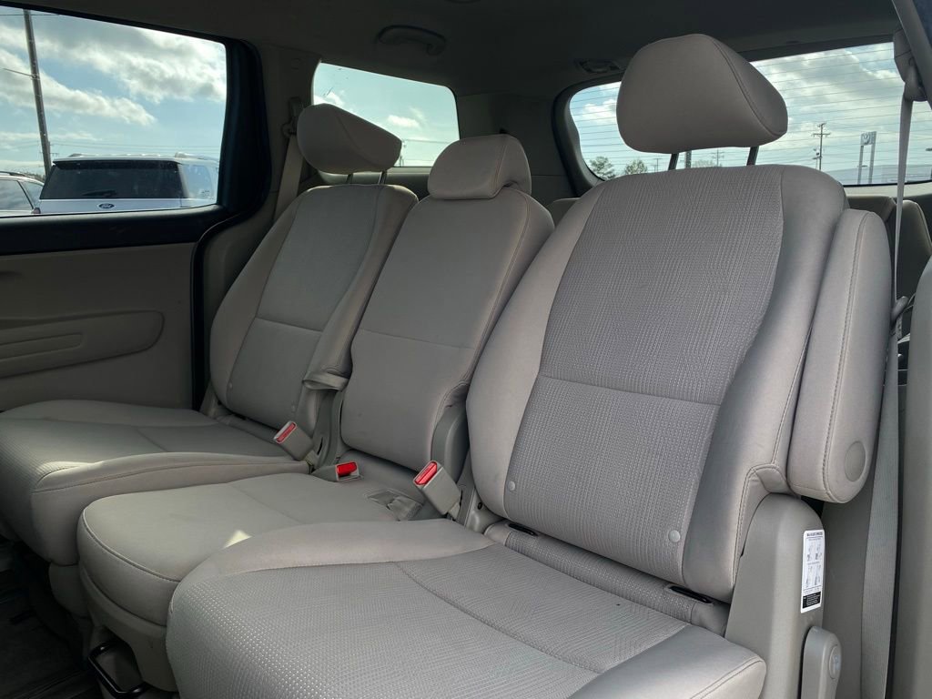 Used 2021 Kia Sedona LX image 25
