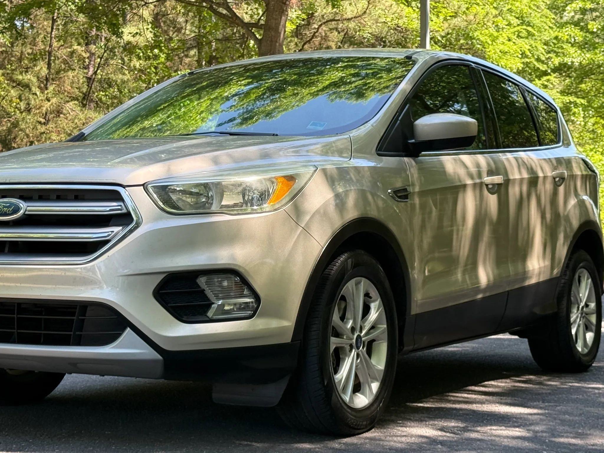 Used 2017 Ford Escape SE FWD image 1