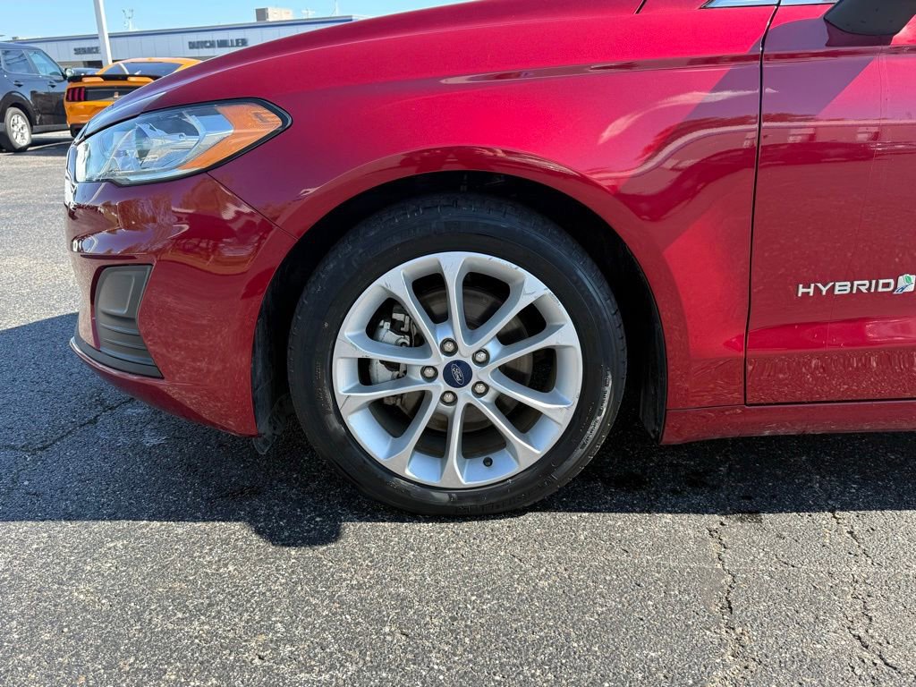 Used 2019 Ford Fusion SE FWD image 25