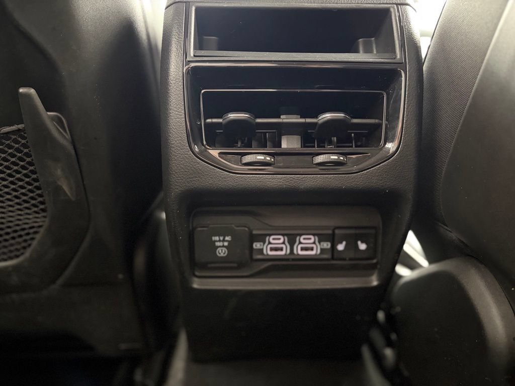 Used 2023 Jeep Grand Cherokee Limited w/ Luxury Tech Group II AWD/4WD image 15