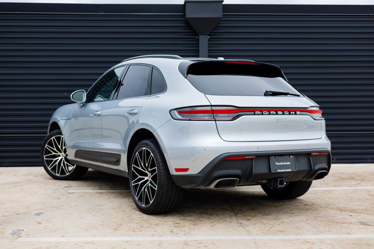 Certified 2025 Porsche Macan image 3