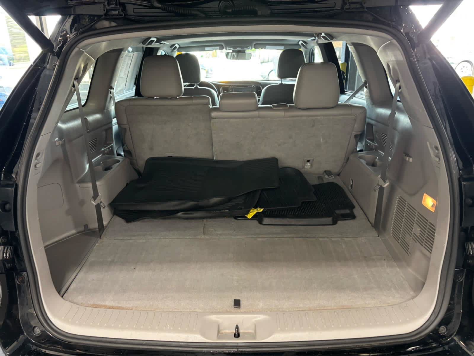 Used 2019 Toyota Highlander XLE AWD/4WD image 10