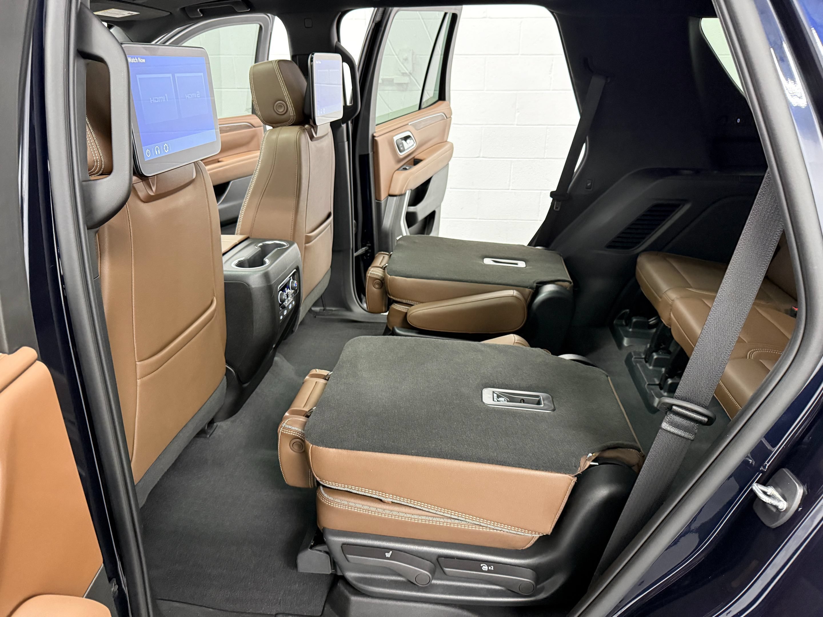 Used 2023 Chevrolet Tahoe High Country w/ Advanced Technology Package AWD/4WD image 21