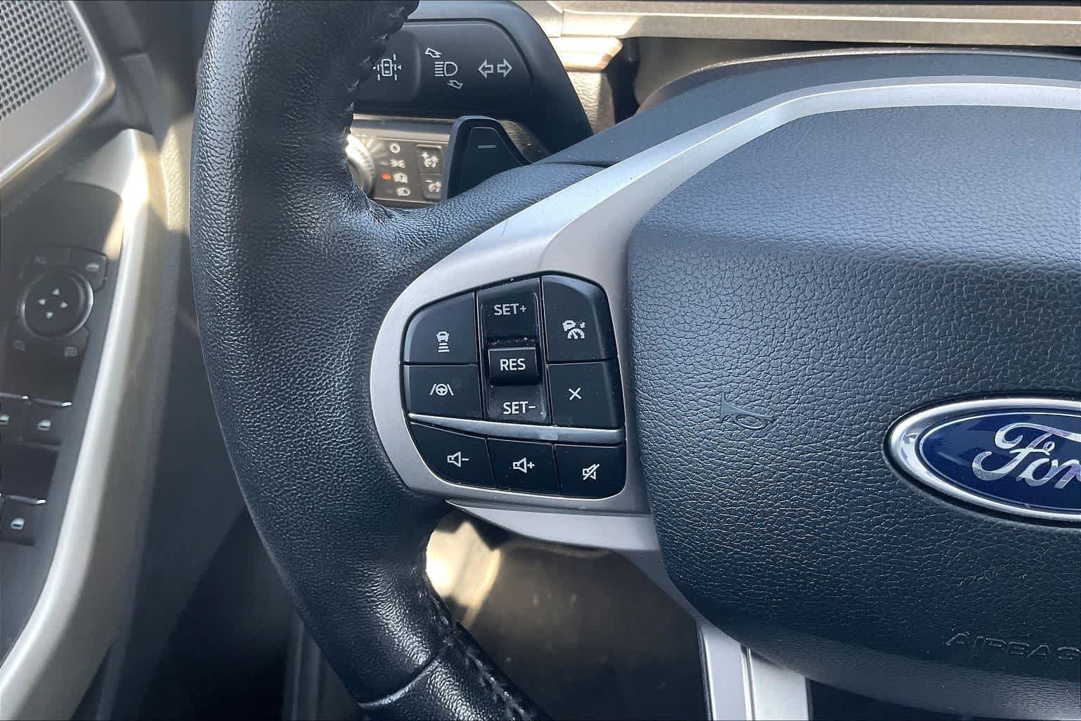 Used 2021 Ford Explorer Limited AWD/4WD image 23