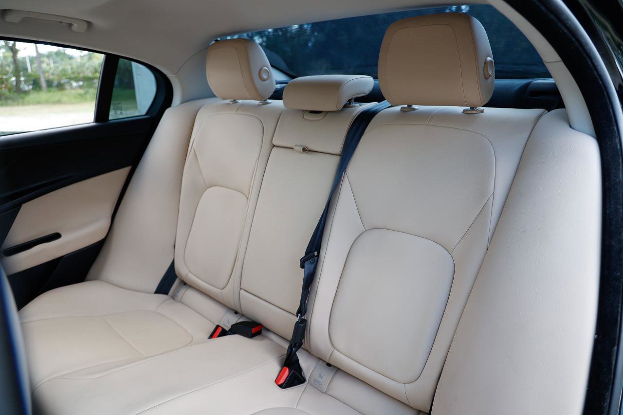 Used 2018 Jaguar XE Premium RWD image 8