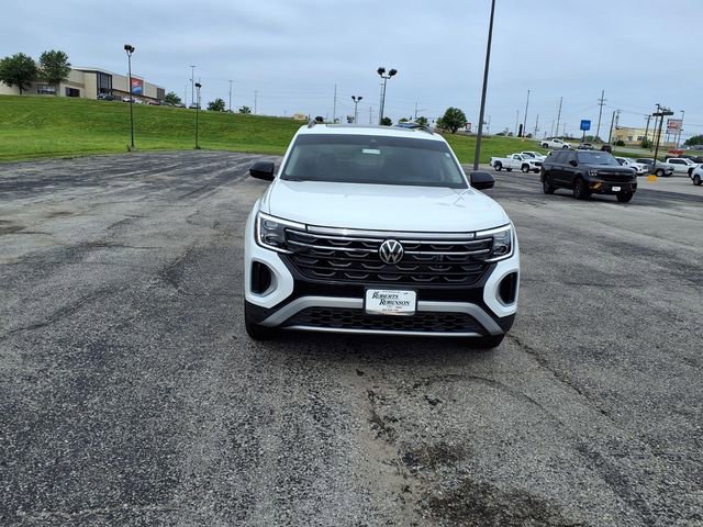 Used 2025 Volkswagen Atlas Peak Edition SE AWD/4WD image 3