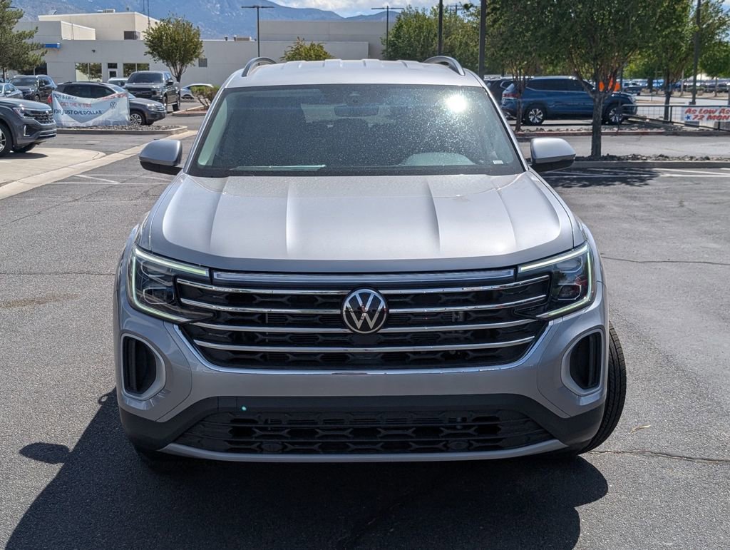 Used 2025 Volkswagen Atlas SE image 3