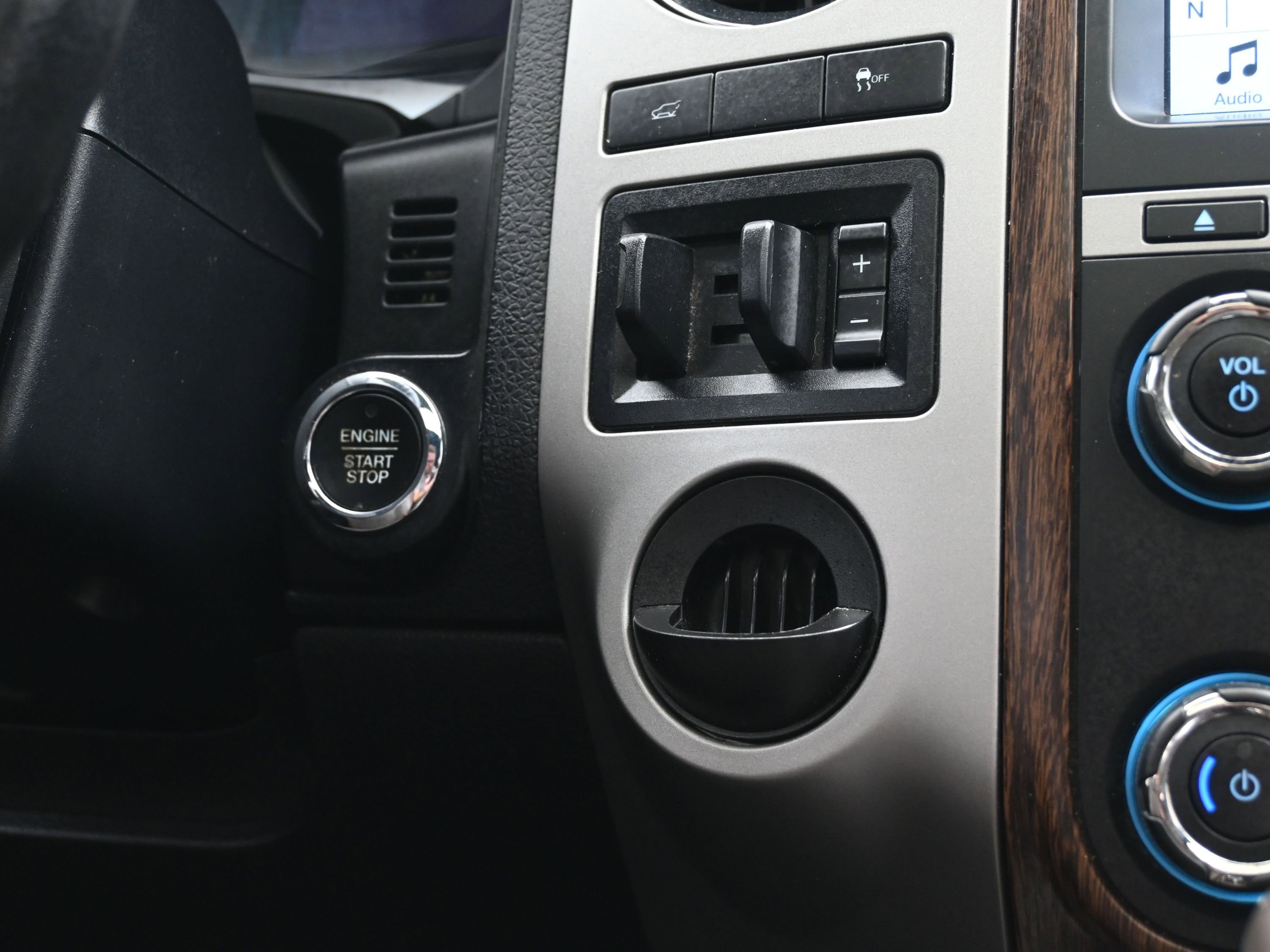 Used 2016 Ford Expedition King Ranch image 38