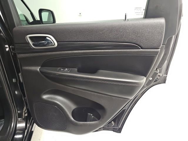 Used 2019 Jeep Grand Cherokee Altitude image 33