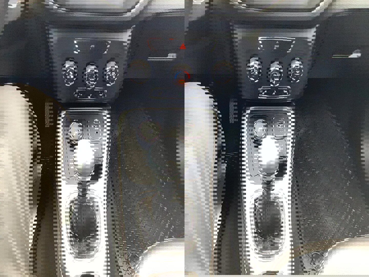 Certified 2018 Jeep Compass Latitude w/ Cold Weather Group image 11