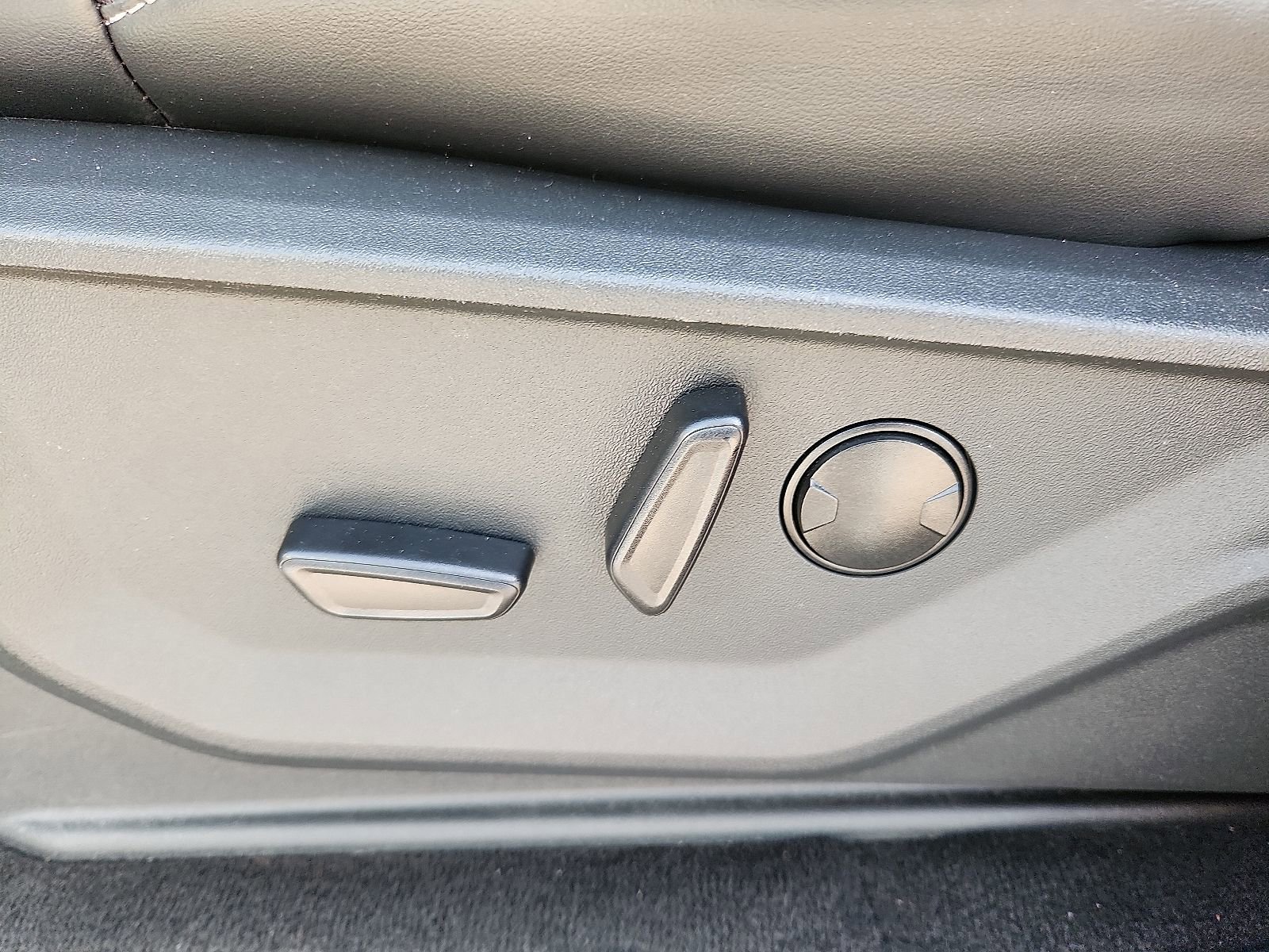 Used 2025 Ford Expedition Platinum image 12