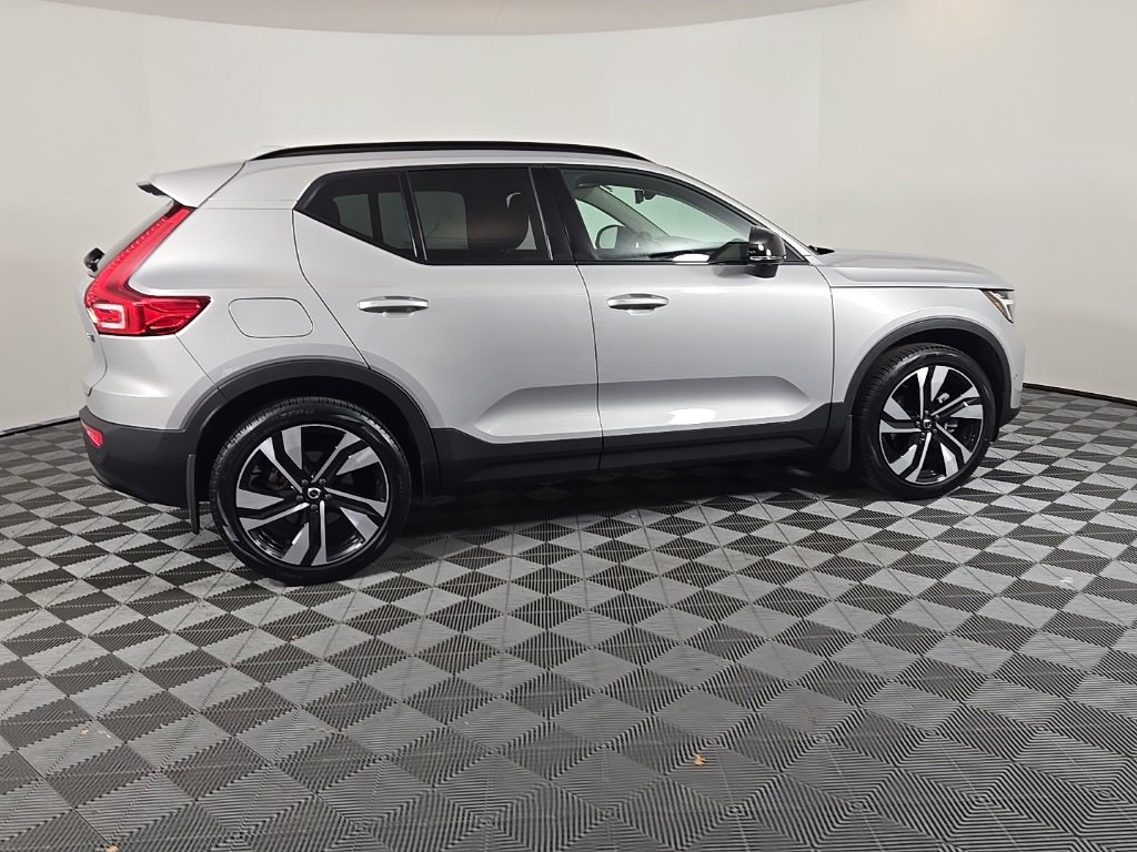 Certified 2023 Volvo XC40 B5 Plus w/ Protection Package Premier image 8