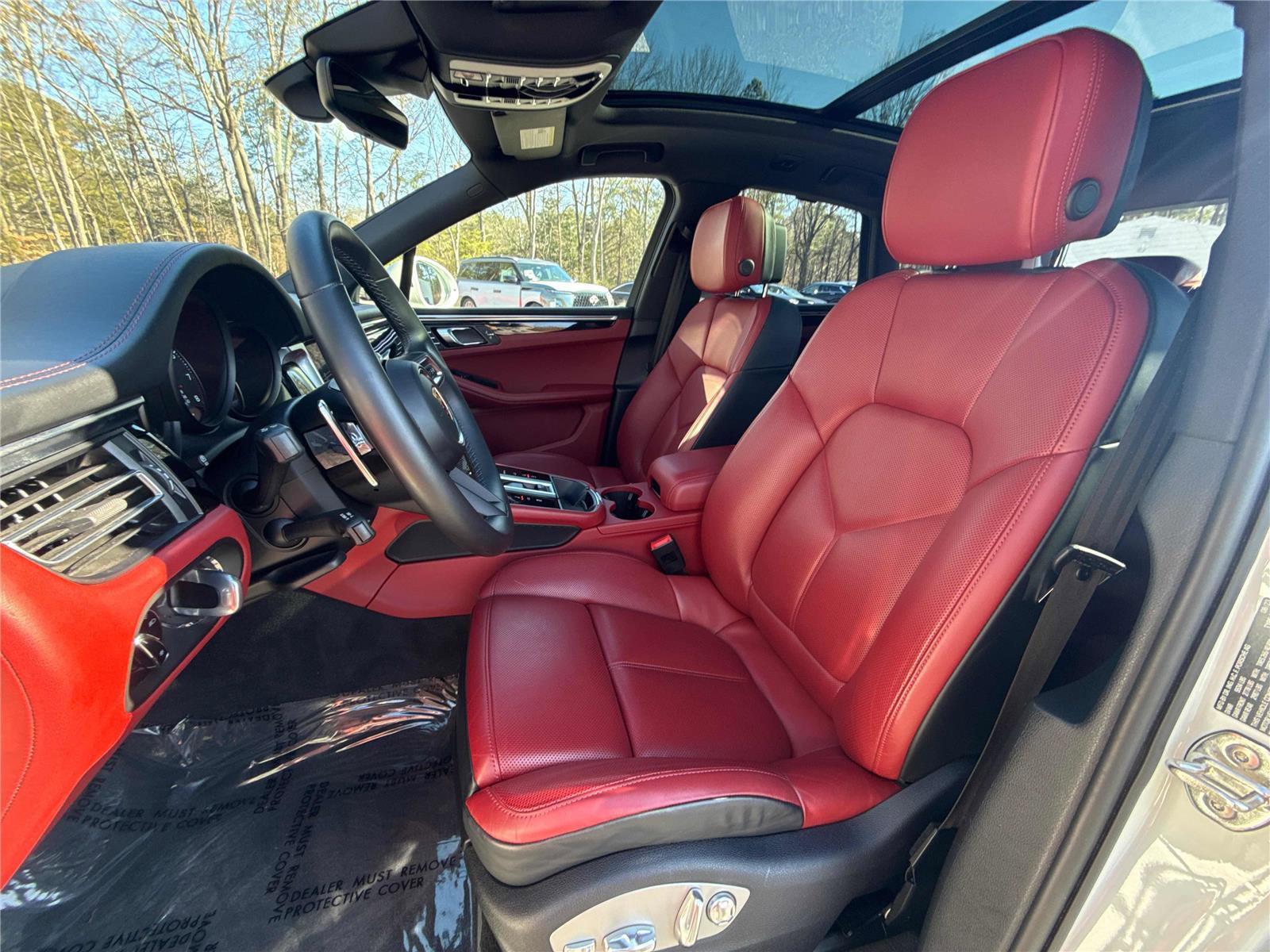 Used 2024 Porsche Macan w/ Premium Plus Package image 10