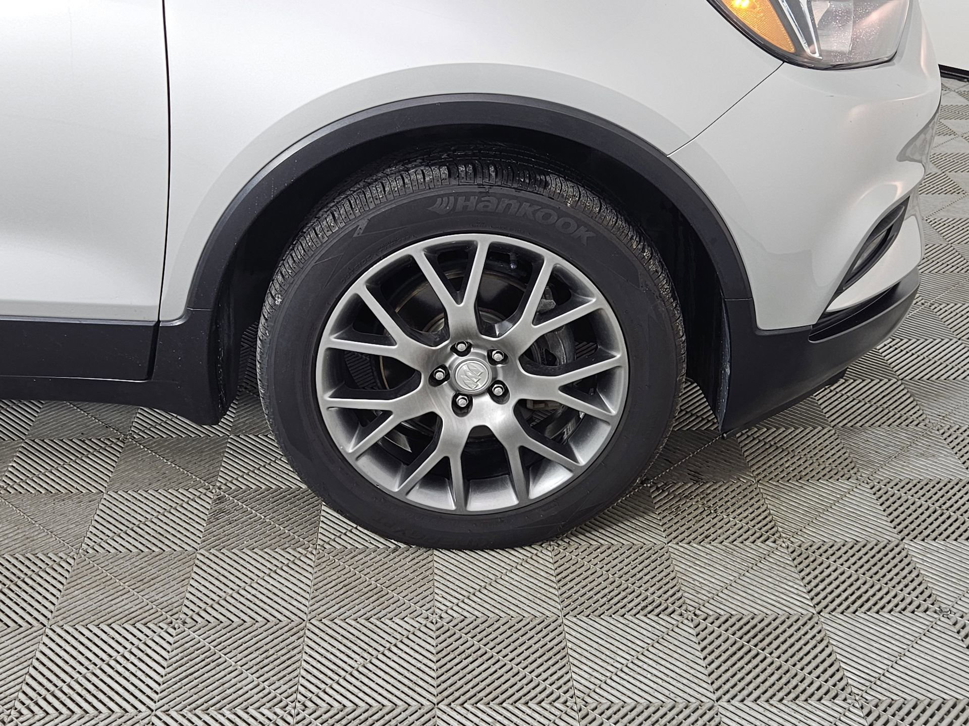 Used 2018 Buick Encore Sport Touring FWD image 9