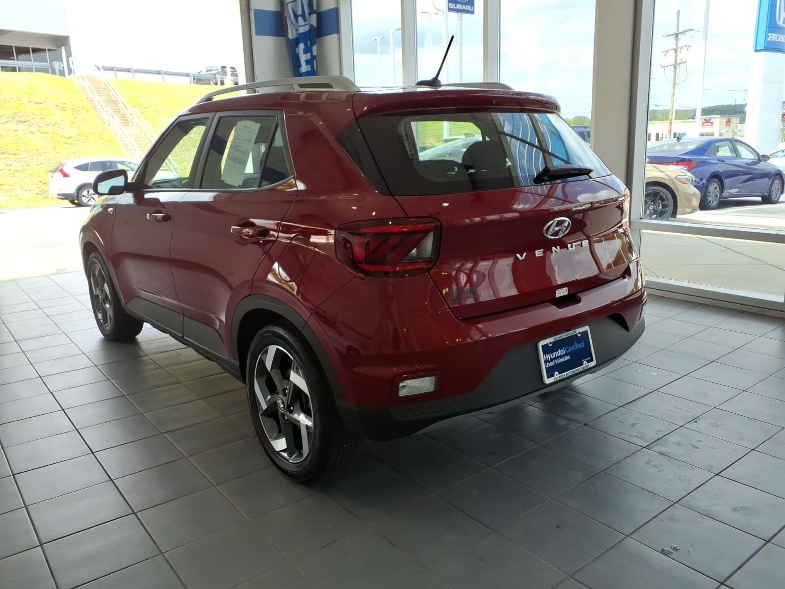 Certified 2025 Hyundai Venue SEL FWD image 6
