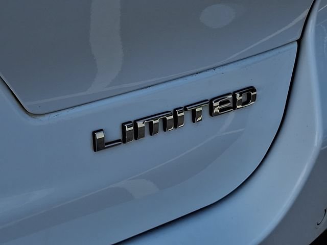 Used 2024 Jeep Grand Cherokee L Limited AWD/4WD image 28