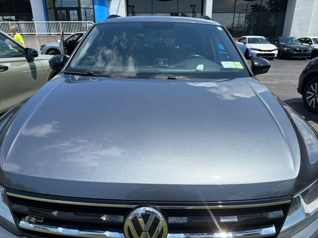 Used 2021 Volkswagen Tiguan SE R-Line AWD/4WD image 3