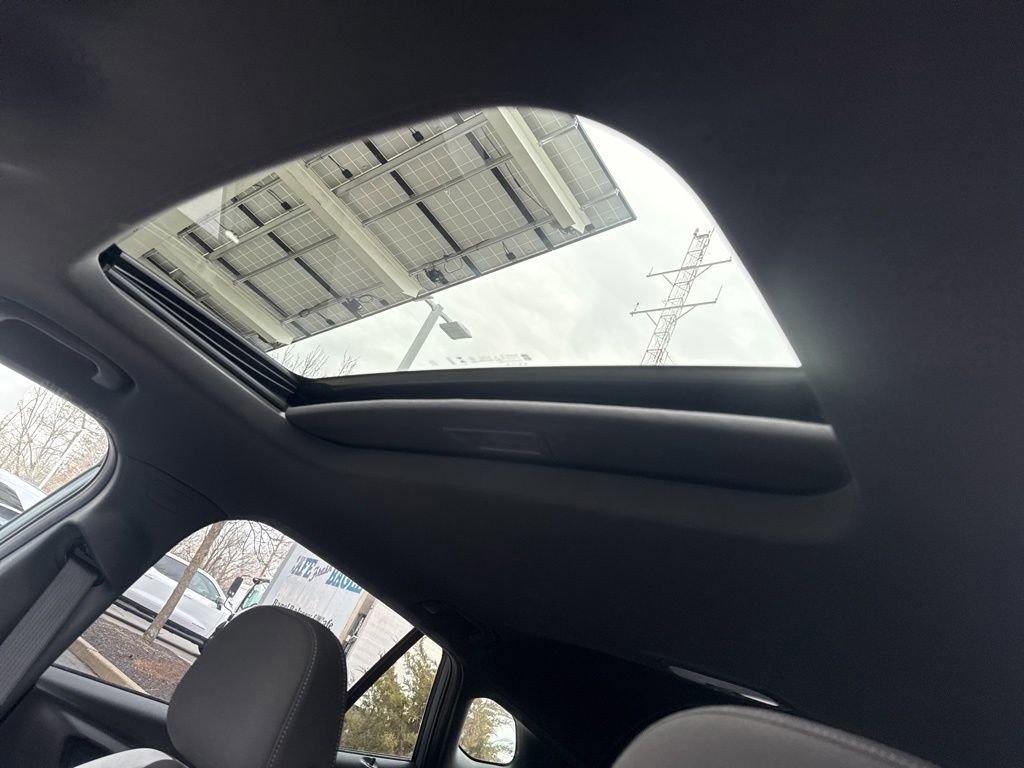 Certified 2024 Chevrolet Trax RS w/ Sunroof Package image 33