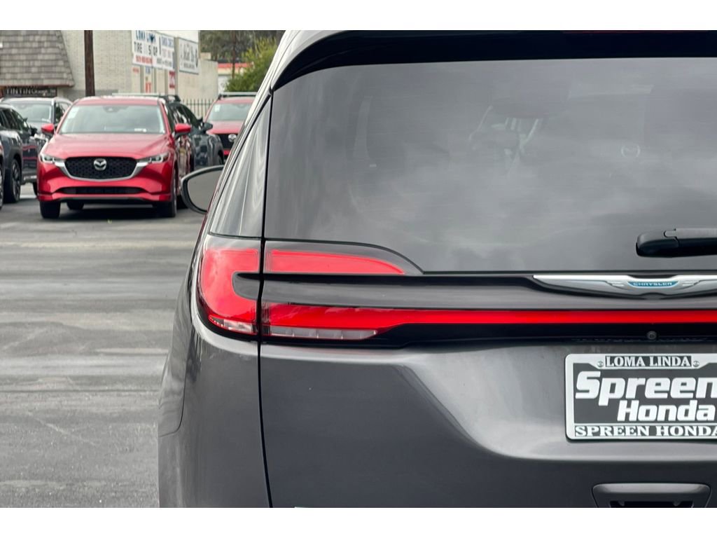 Used 2021 Chrysler Pacifica Touring w/ Uconnect Theater Family Group image 13