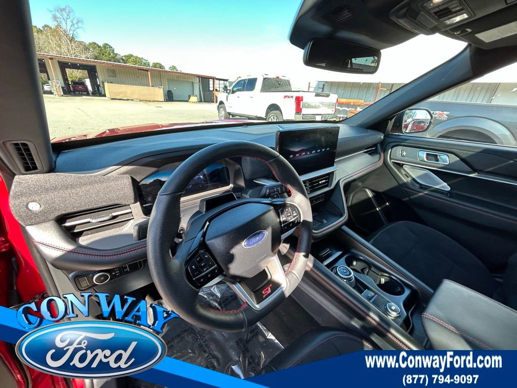 Used 2025 Ford Explorer ST image 2