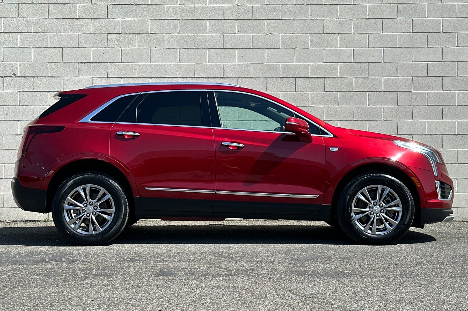 Certified 2023 Cadillac XT5 Premium Luxury FWD image 3