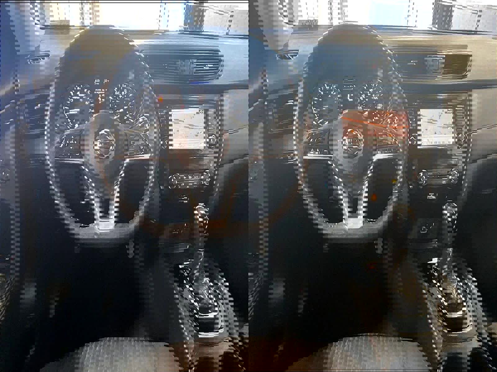 Used 2018 Nissan Rogue SV w/ Premium Package AWD/4WD image 18