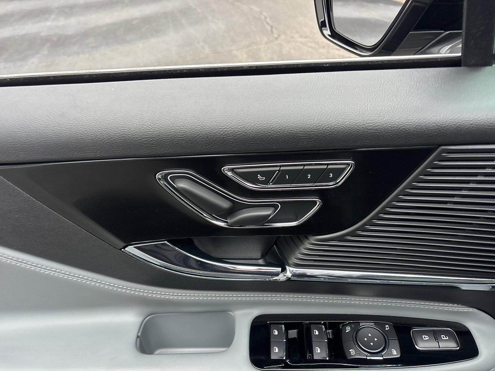 Used 2022 Lincoln Corsair FWD image 12