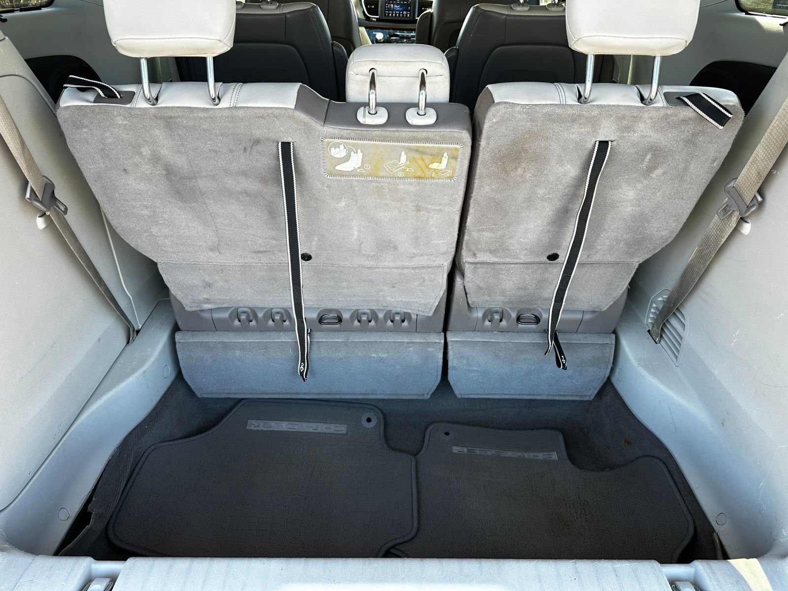 Used 2018 Chrysler Pacifica Touring-L image 19